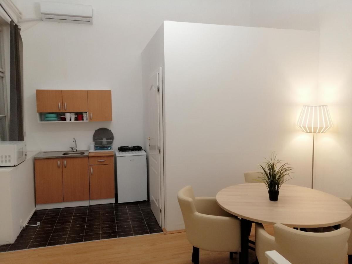 Filinhome Zmaj Jovina Suite Novi Sad Exterior foto