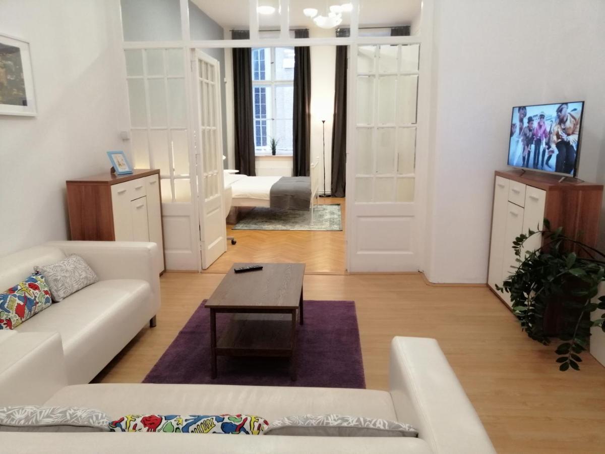 Filinhome Zmaj Jovina Suite Novi Sad Exterior foto
